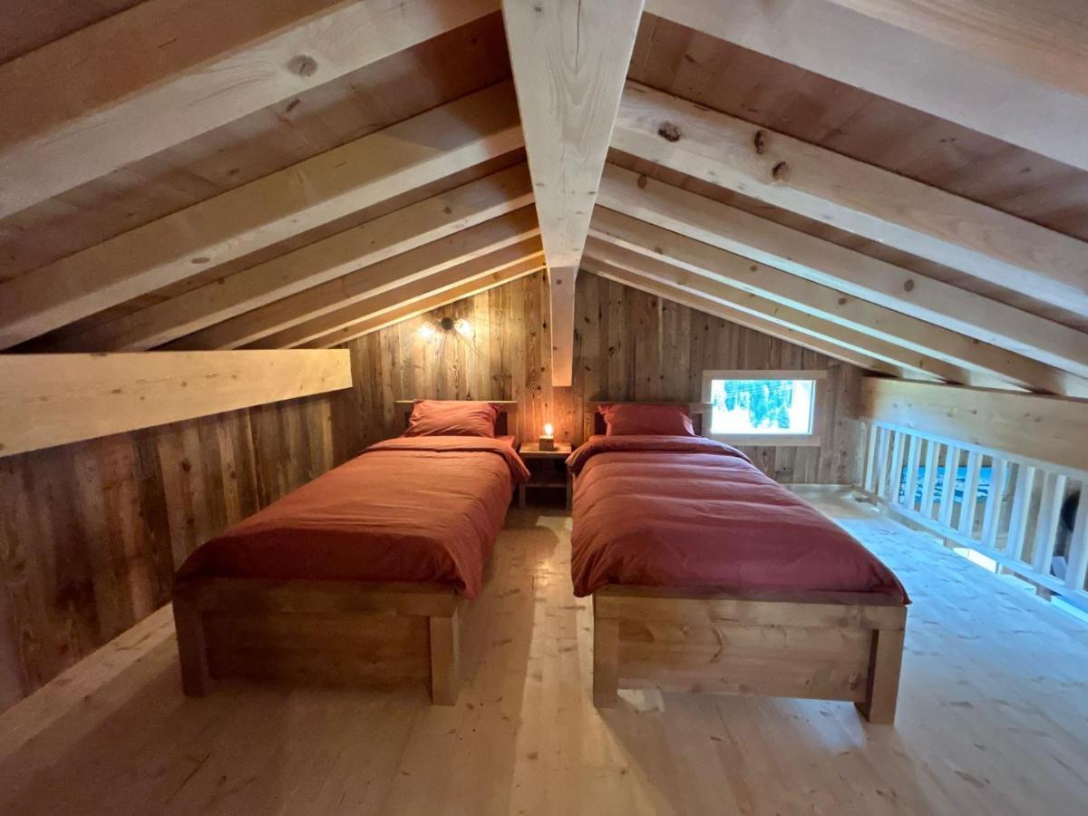 Du Champel Jacuzzi Chalet *